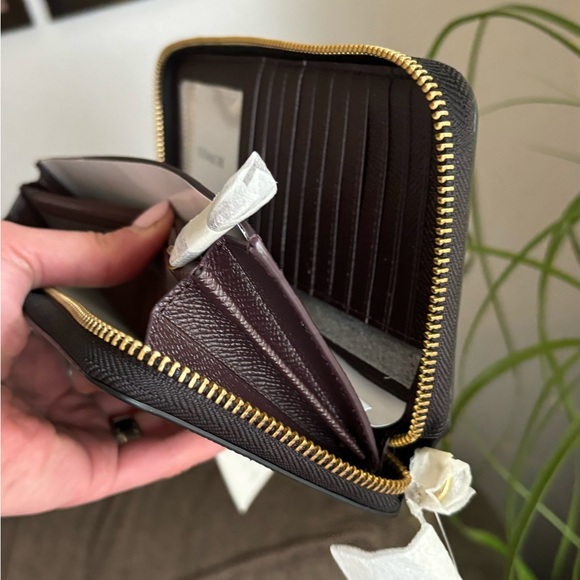 Authentic COACH 1941 Crossgrain leather zip around large wristlet - Picture 9 of 15